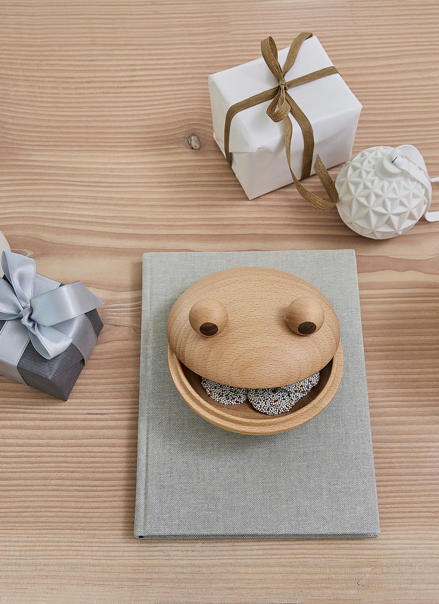 Adventsgaver til ham.