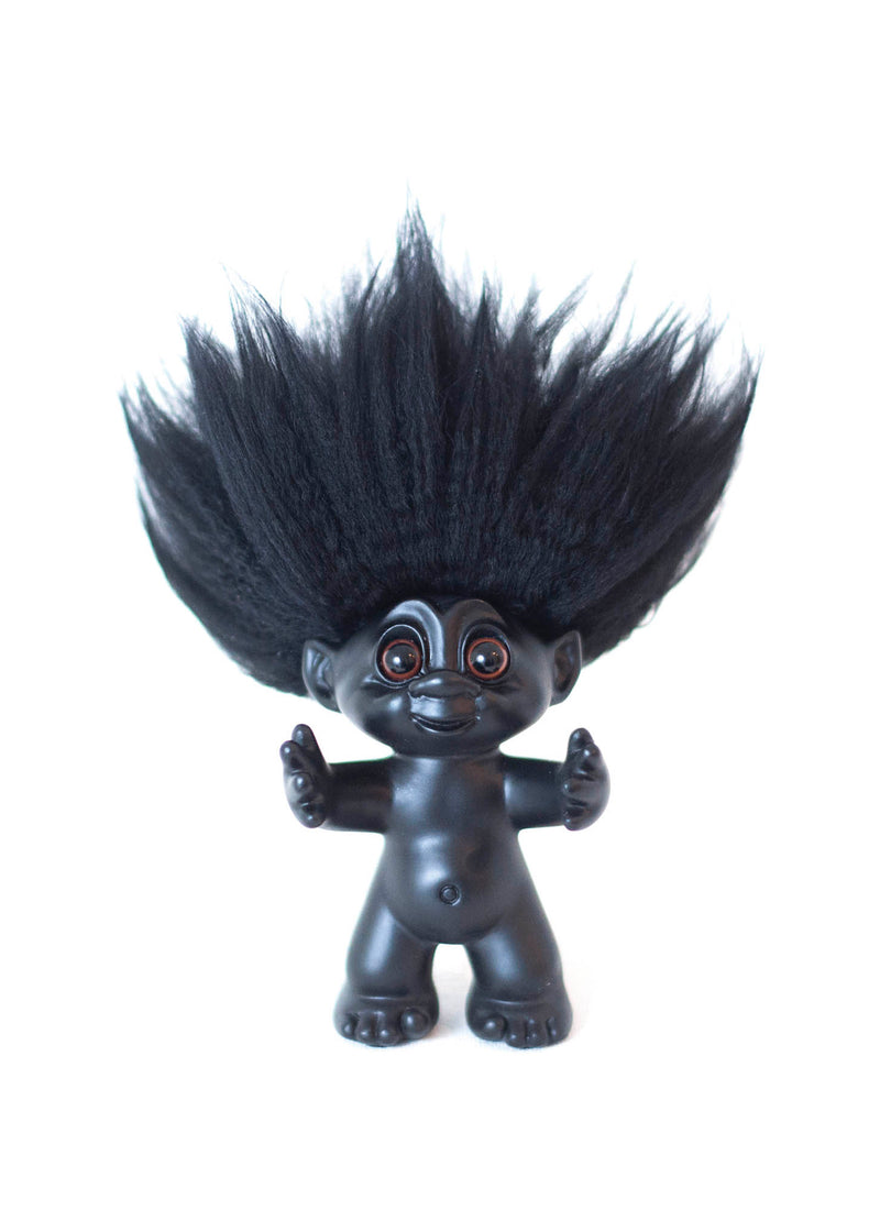 Lykketroll (matt svart og svart hår, 9 cm)